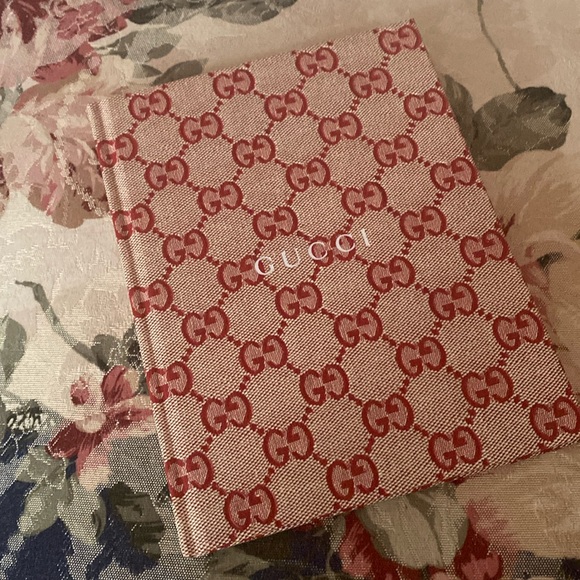 2018 RARE HARDCOVER GUCCI SCRAPBOOK MEMO BOOK COLLECTIBLE 6”x7.5 - Picture 2 of 7